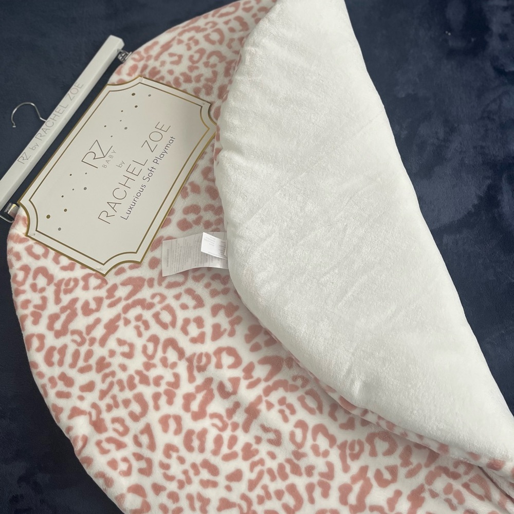 79# NWT Rachel Zoe Reversible Pink and White Animal Print Playmat - Picture 4 of 5